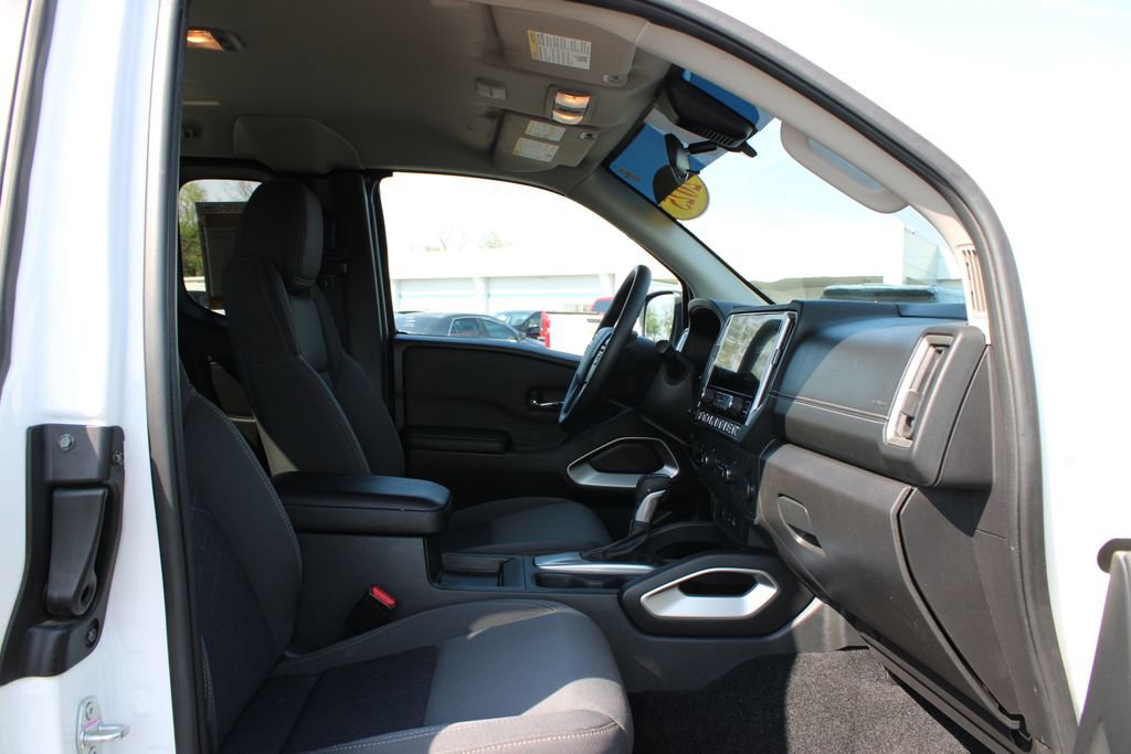 Used 2025 Nissan Frontier SV image 22