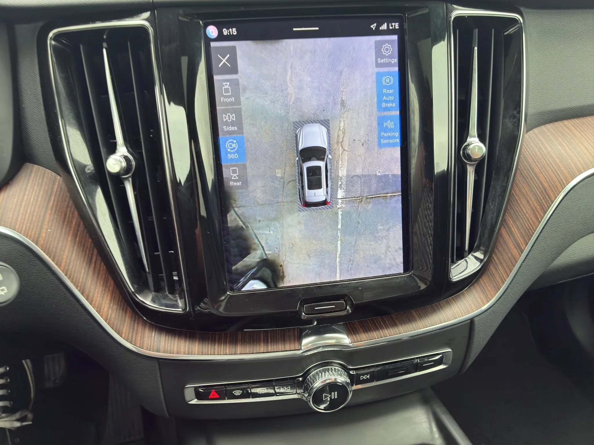 Used 2022 Volvo XC60 B5 Momentum AWD/4WD image 12