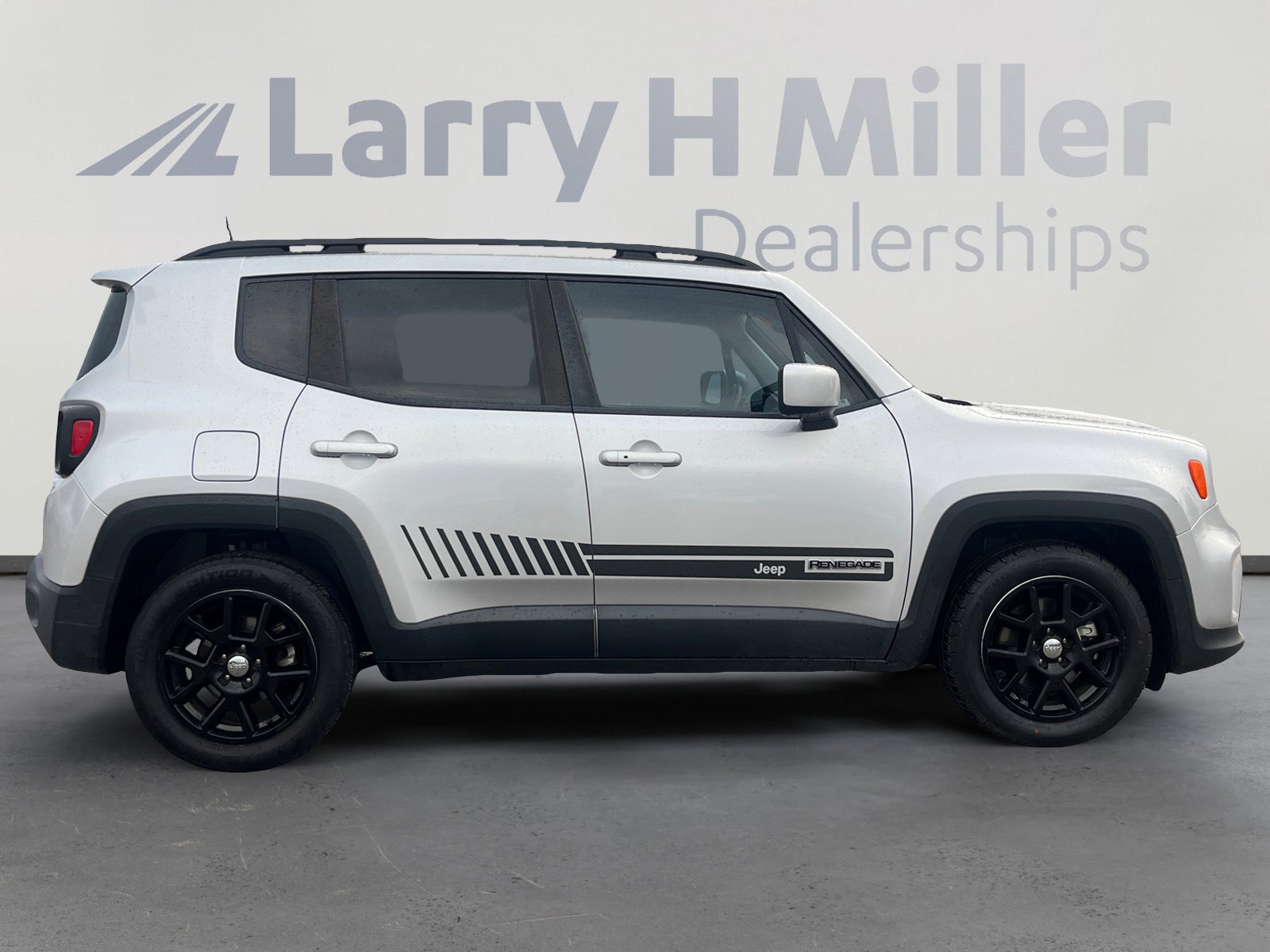 Used 2020 Jeep Renegade Latitude w/ UConnect 8.4 Nav Group image 6