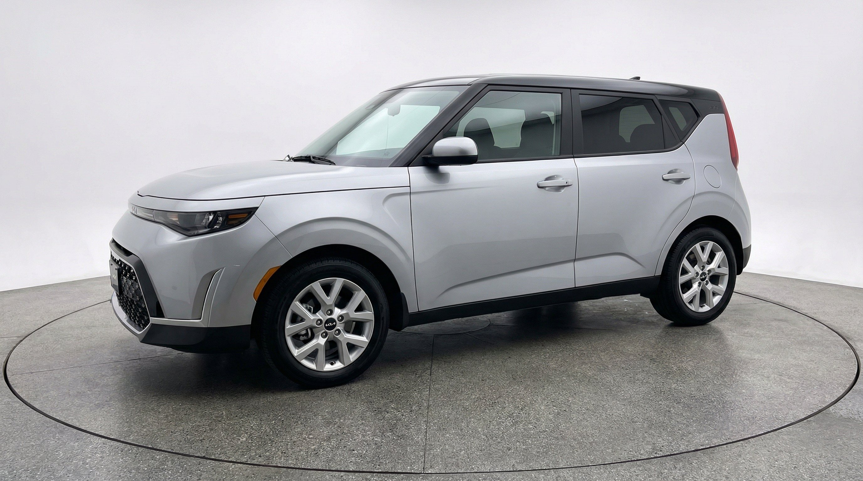 Used 2025 Kia Soul LX w/ LX Technology Package FWD image 3