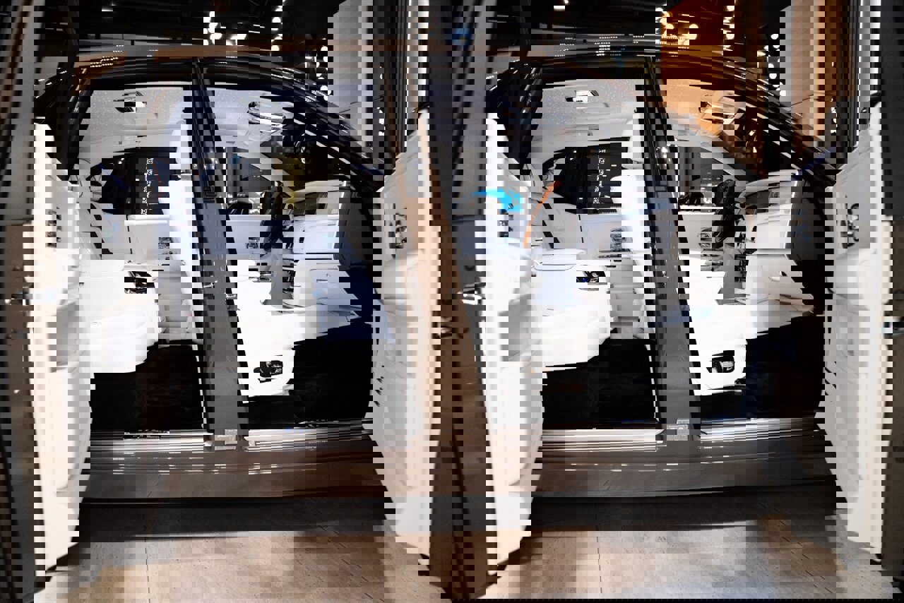 Used 2026 Rolls-Royce Phantom Sedan image 35