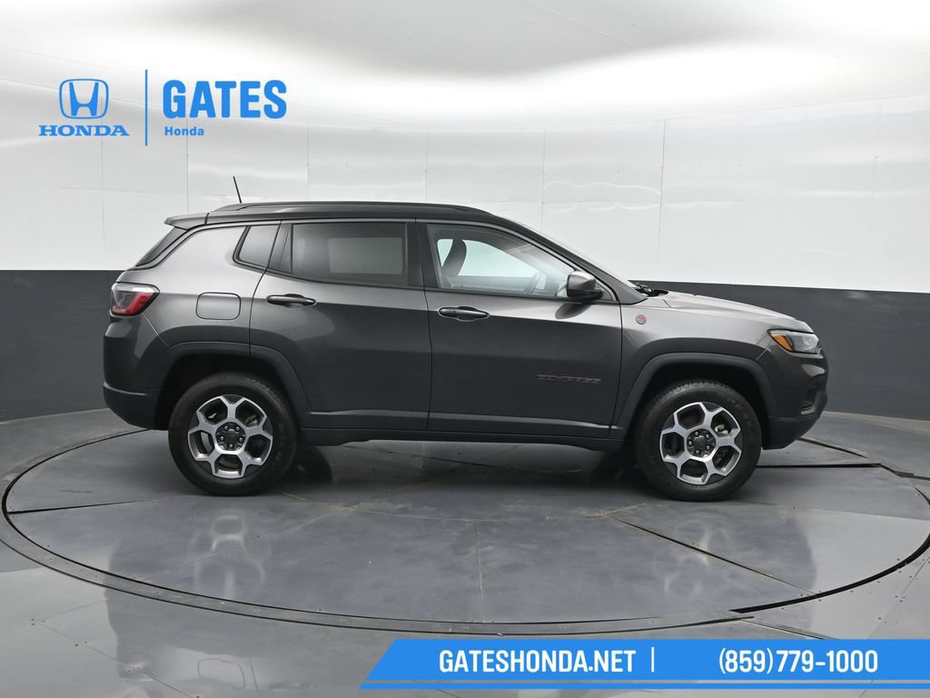 Used 2022 Jeep Compass Trailhawk w/ Trailhawk Convenience Group AWD/4WD image 3