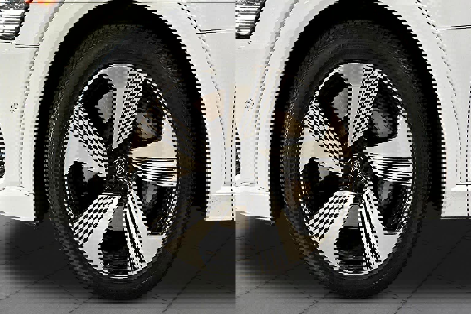 Used 2021 Audi e-tron Prestige w/ Prestige Package image 10