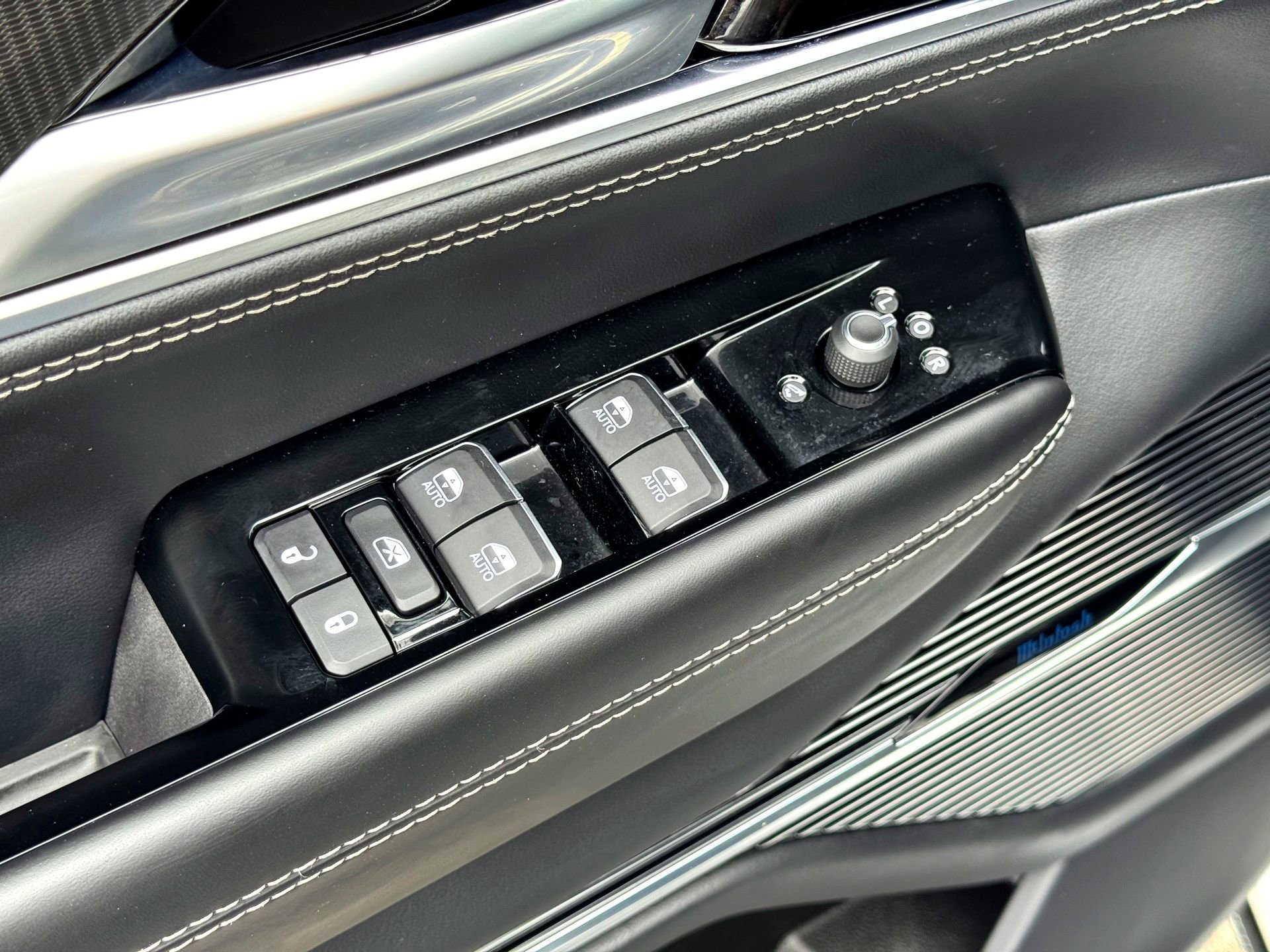 Used 2024 Jeep Grand Wagoneer L Series II w/ Quick Order Packagew 28T image 18