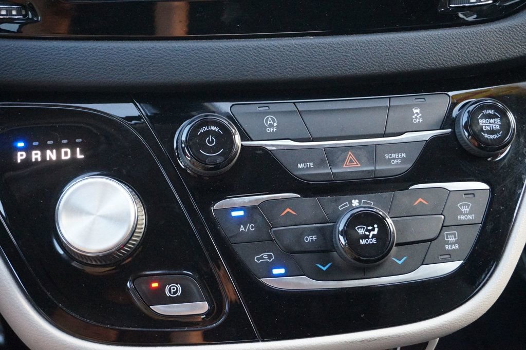 Used 2021 Chrysler Voyager Lxi image 38