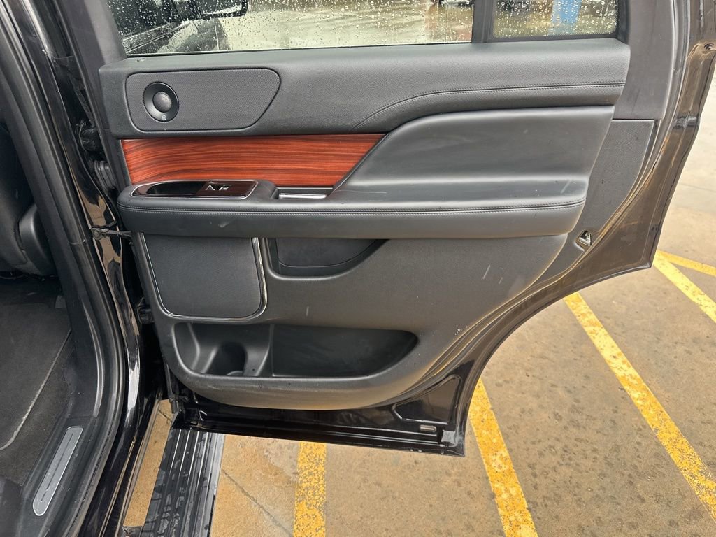 Used 2021 Lincoln Navigator Reserve AWD/4WD image 40