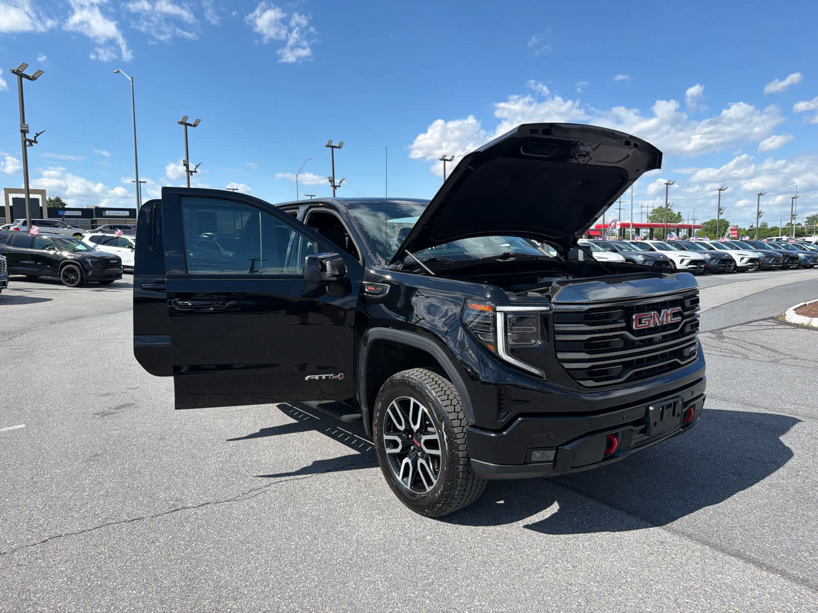 Used 2023 GMC Sierra 1500 AT4 w/ AT4 Premium Package AWD/4WD image 22