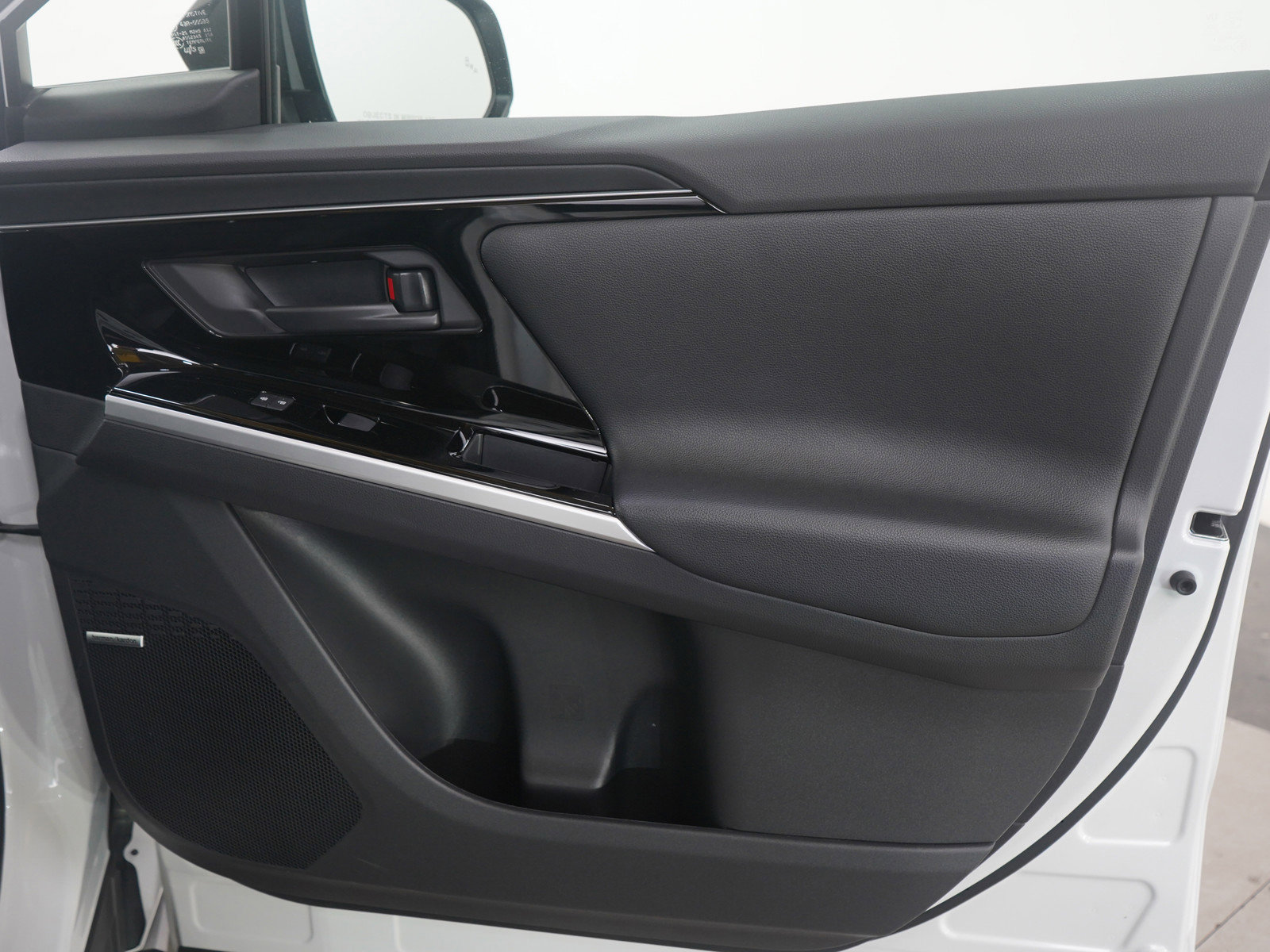 Used 2024 Subaru Solterra Touring w/ Touring Package image 9