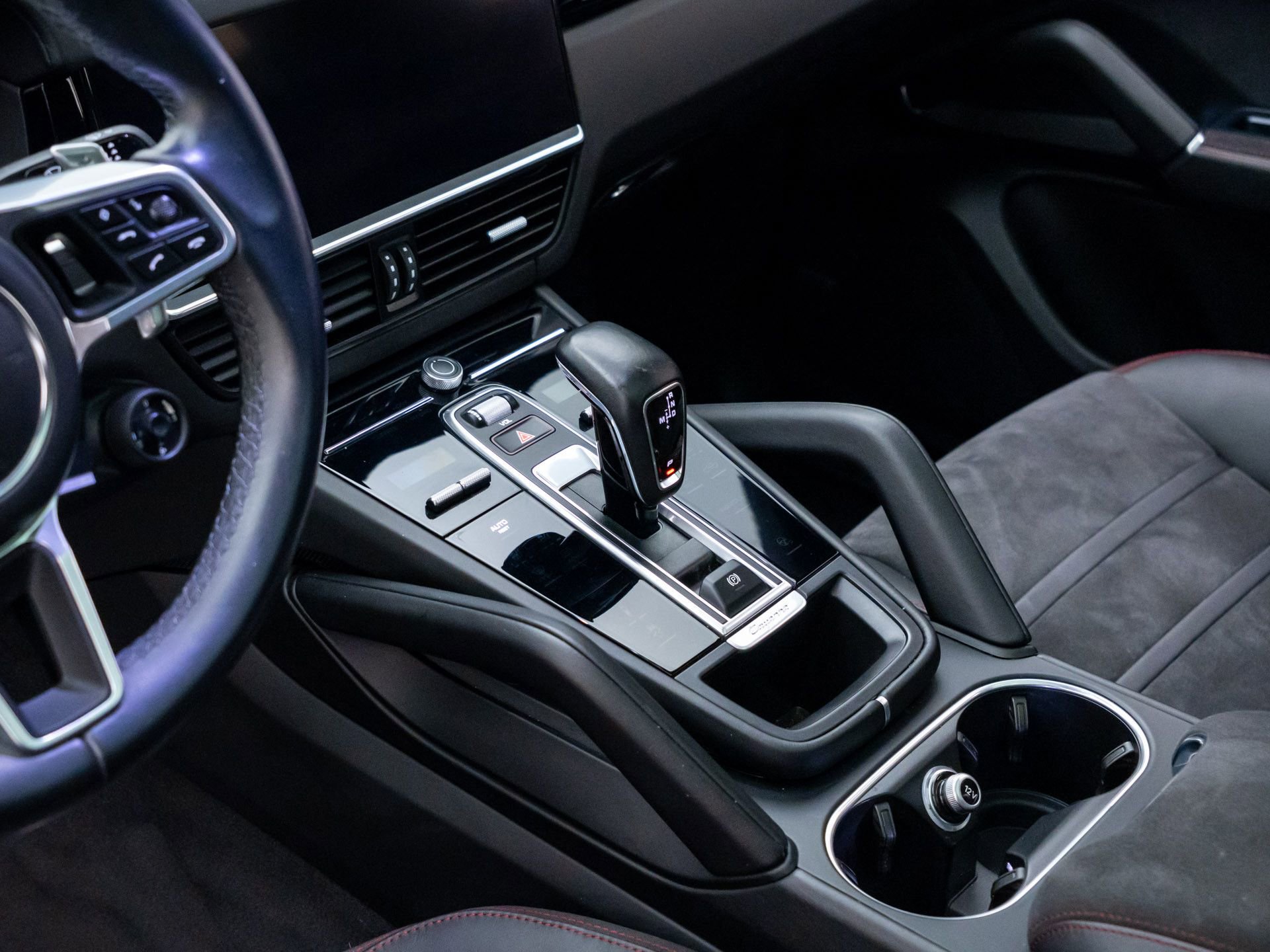 Used 2022 Porsche Cayenne GTS AWD/4WD image 13