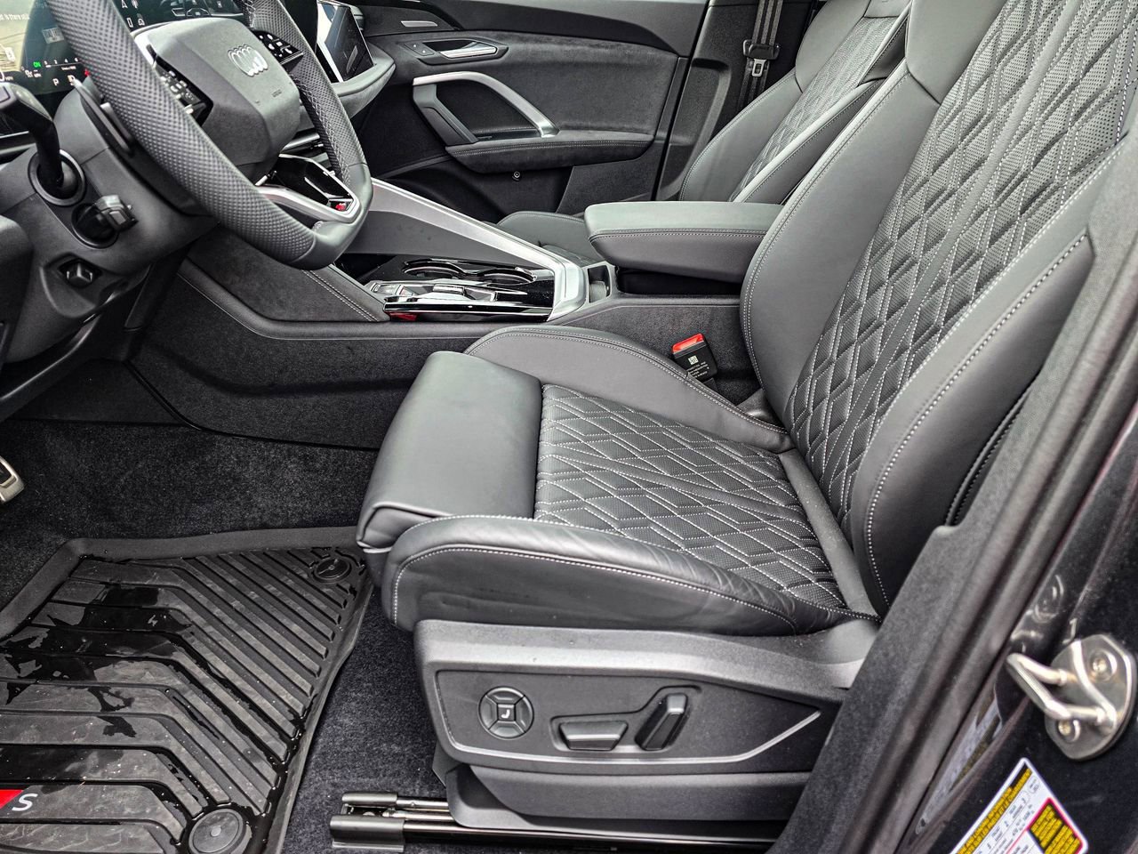 Used 2025 Audi SQ5 Prestige image 14