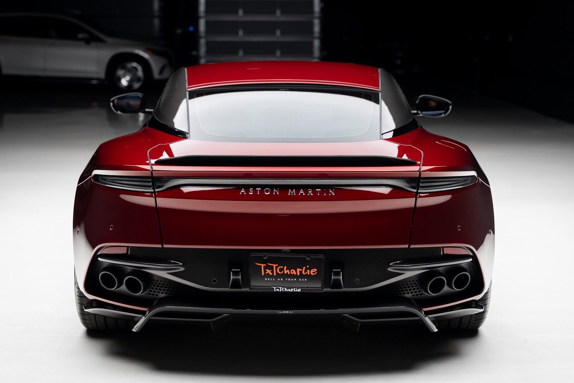 Used 2023 Aston Martin DBS Coupe image 30