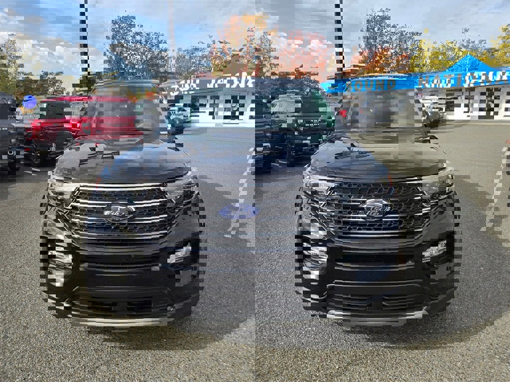 Used 2023 Ford Explorer XLT w/ Equipment Group 202A image 2