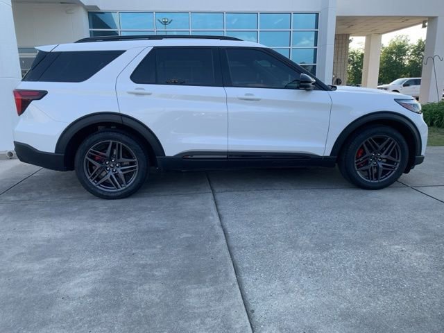 Used 2025 Ford Explorer ST w/ Sun And Sound Package AWD/4WD image 2