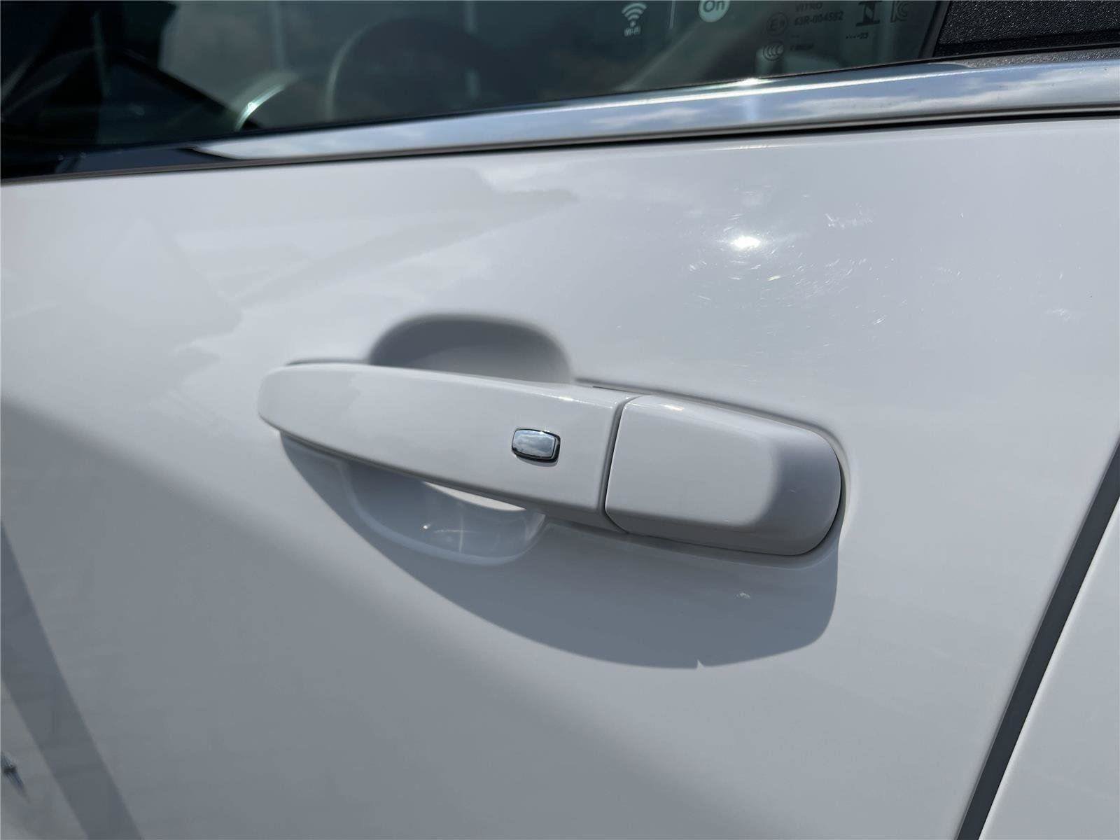 Used 2023 Chevrolet Equinox LT AWD/4WD image 12