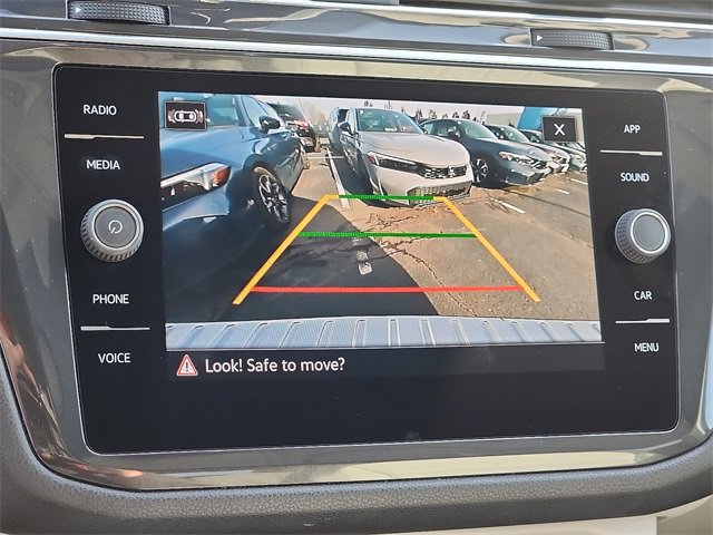 Used 2022 Volkswagen Tiguan SE w/ Panoramic Sunroof Package image 17