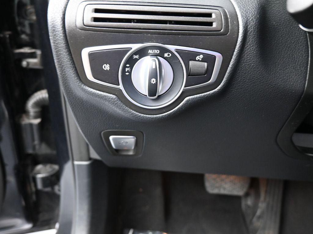 Used 2019 Mercedes-Benz GLC 300 4MATIC image 30