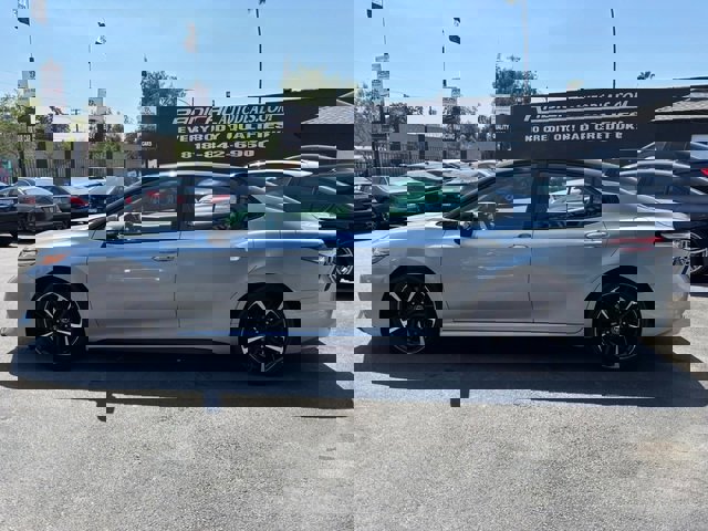 Used 2020 Toyota Camry XSE image 11