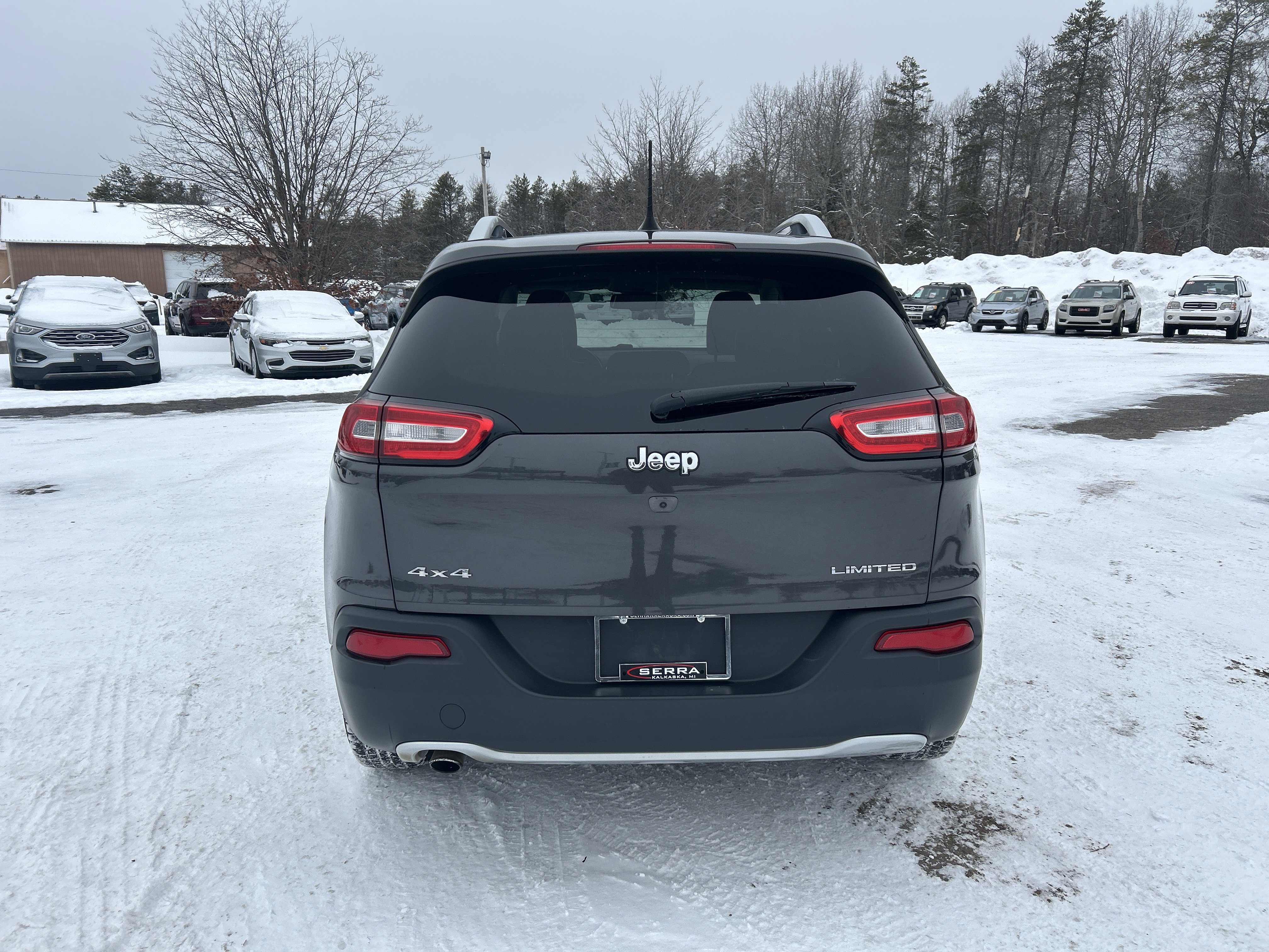 Used 2017 Jeep Cherokee Limited image 4