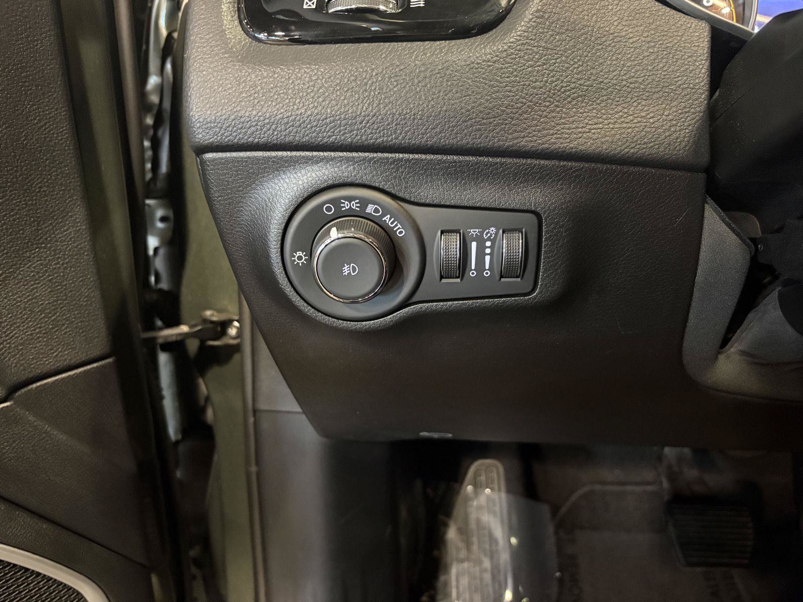 Used 2020 Jeep Compass Limited w/ Safety & Security Group AWD/4WD image 20