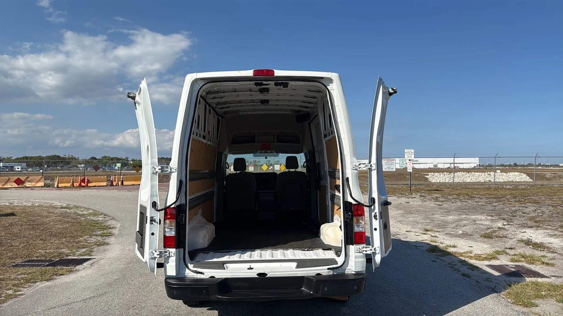 Used 2020 Nissan NV 2500 SV image 4