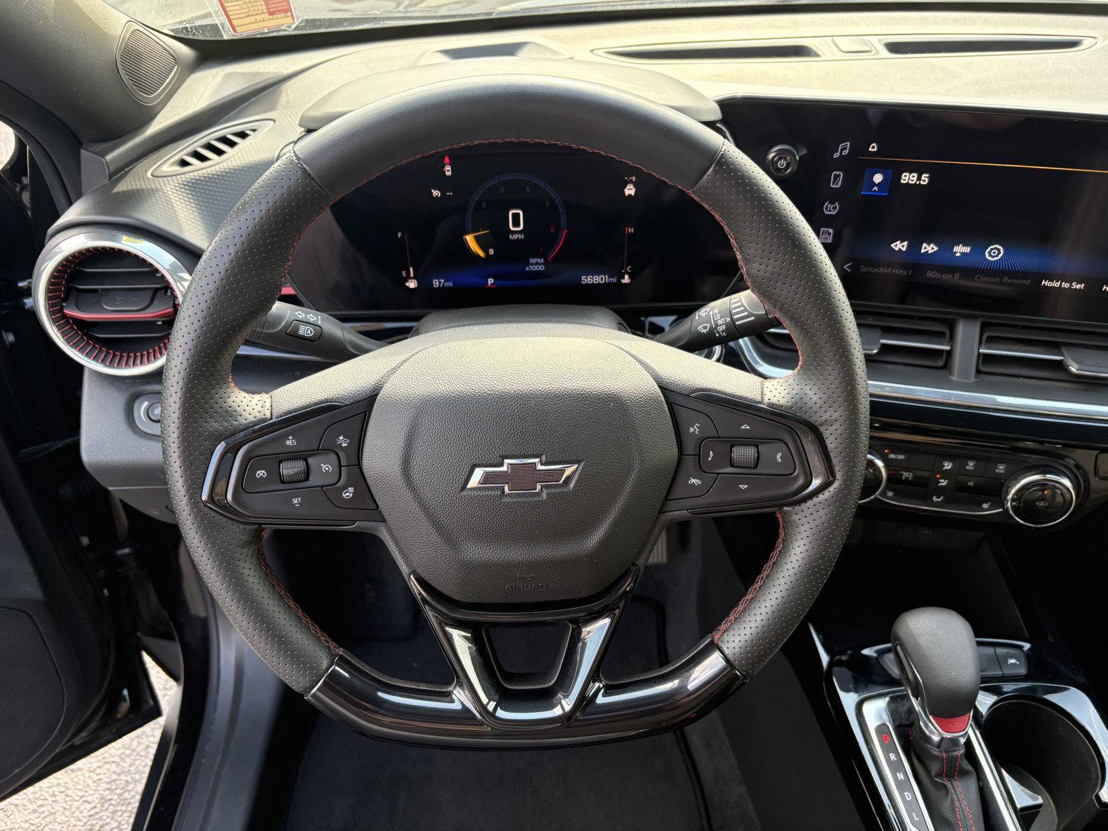 Used 2025 Chevrolet Trax RS FWD image 8