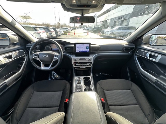 Certified 2022 Ford Explorer XLT image 3