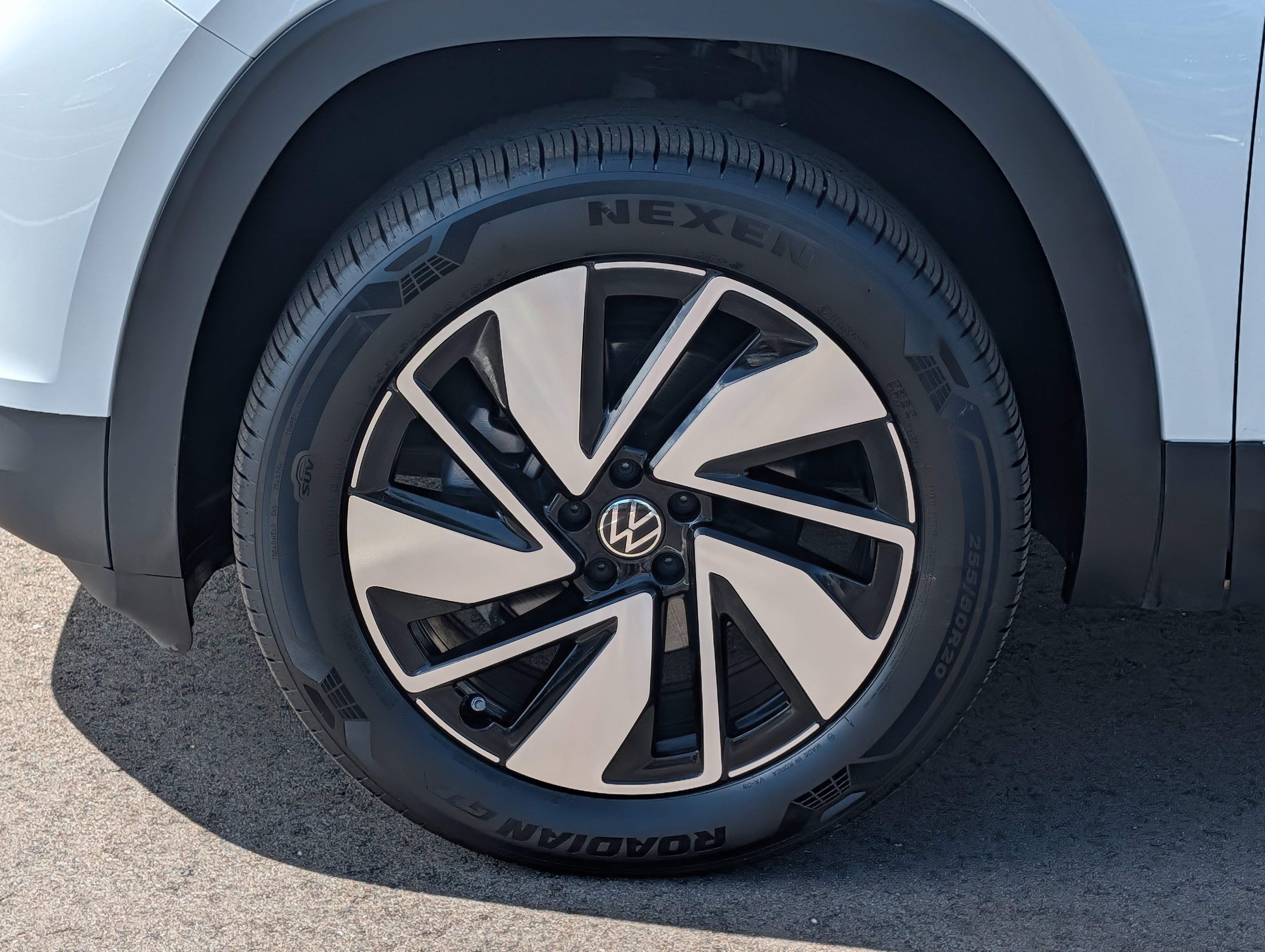 Certified 2024 Volkswagen Atlas SEL AWD/4WD image 15