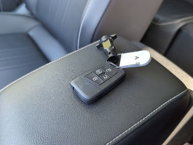 Used 2022 Volkswagen Tiguan SE FWD image 29
