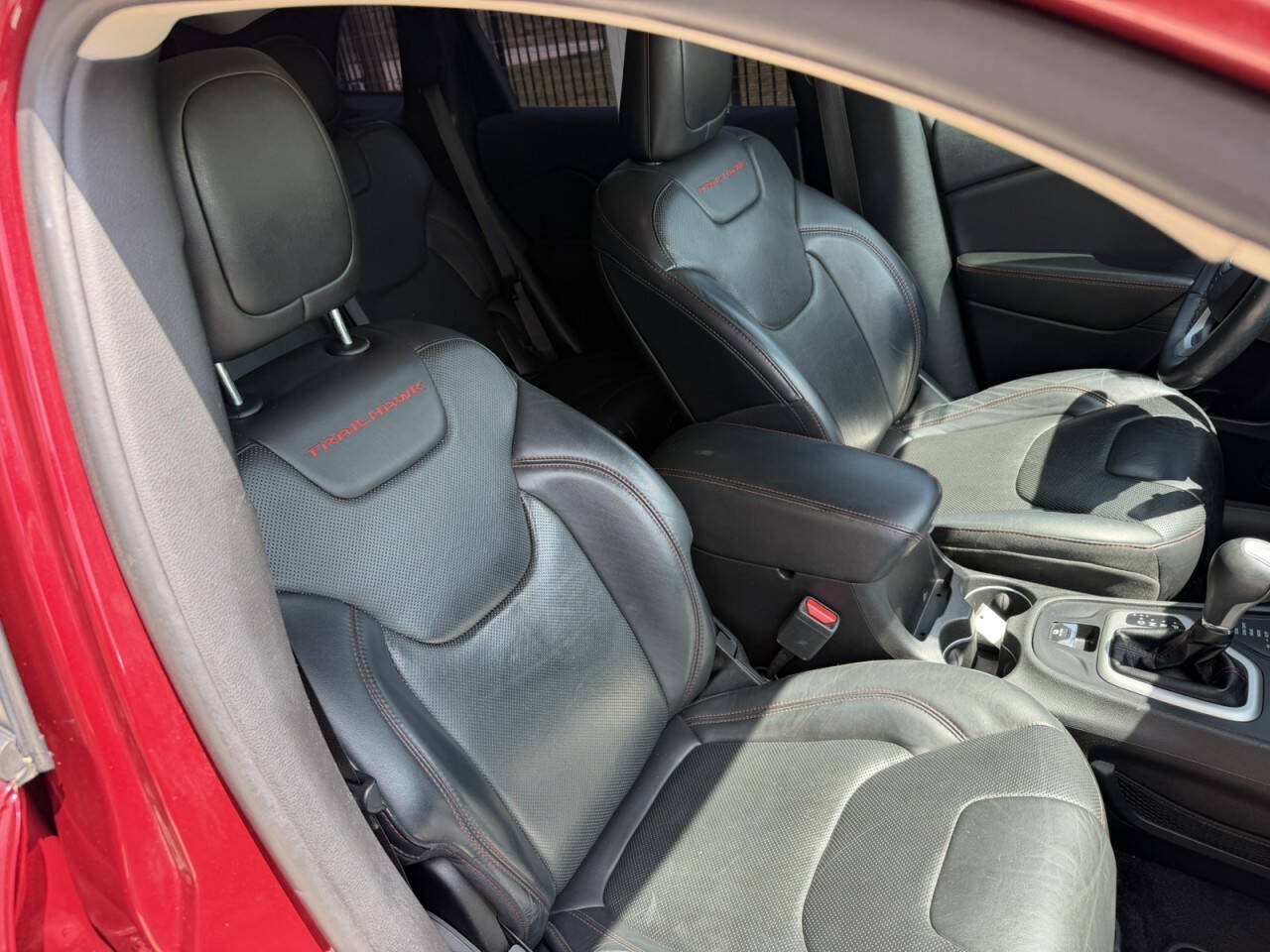 Used 2017 Jeep Cherokee Trailhawk AWD/4WD image 19