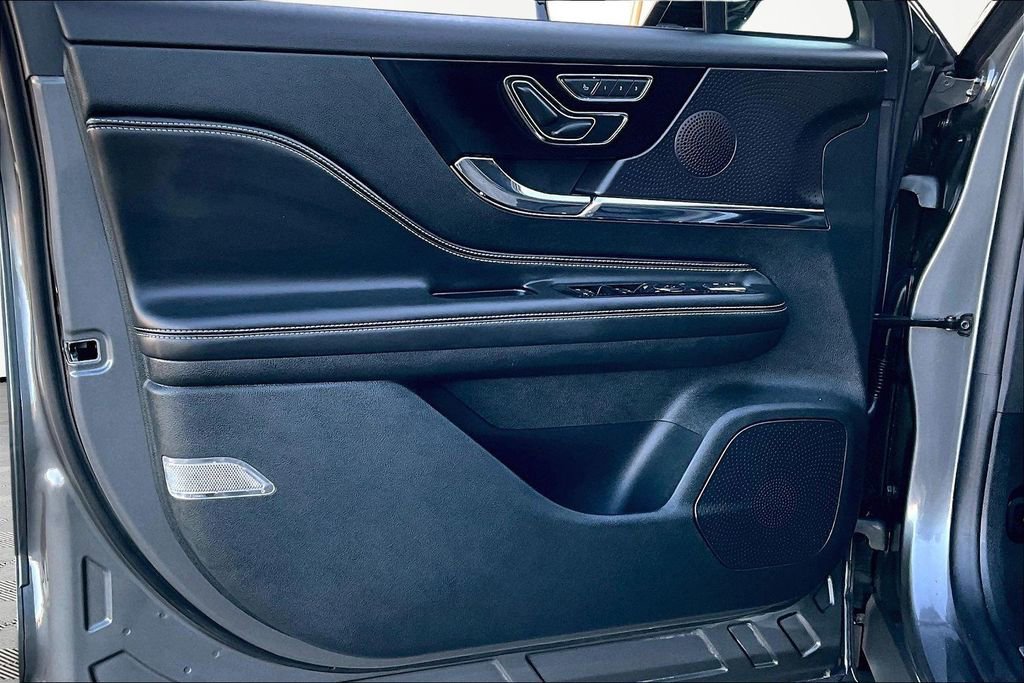 Used 2025 Lincoln Corsair Reserve image 23