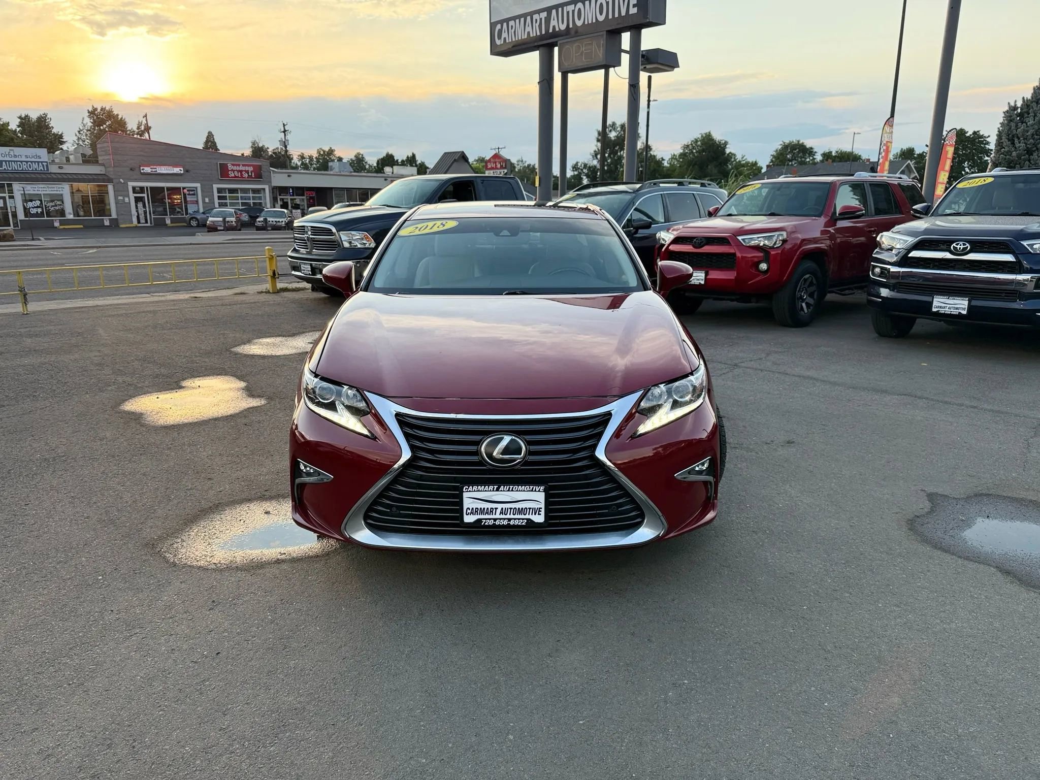 Used 2018 Lexus ES 350 w/ Premier Package image 4