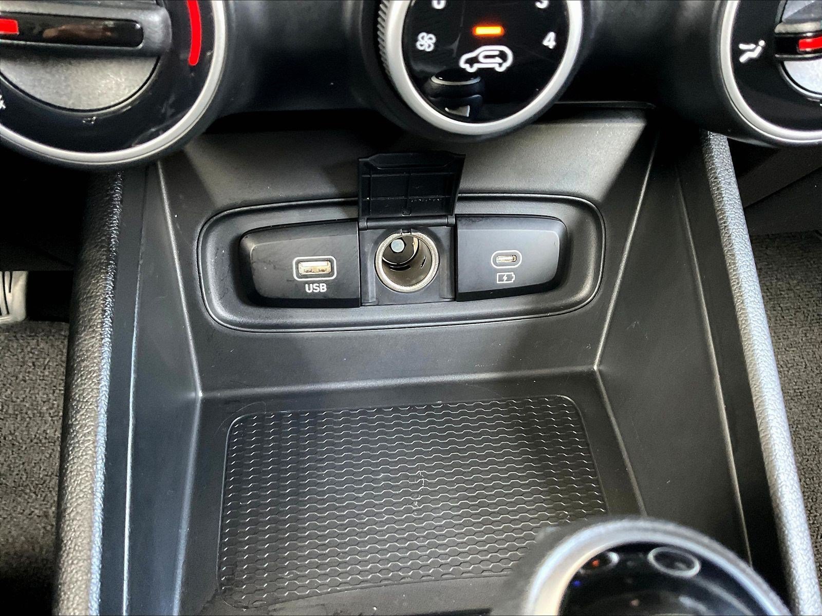 Used 2025 Hyundai Venue SE FWD image 14