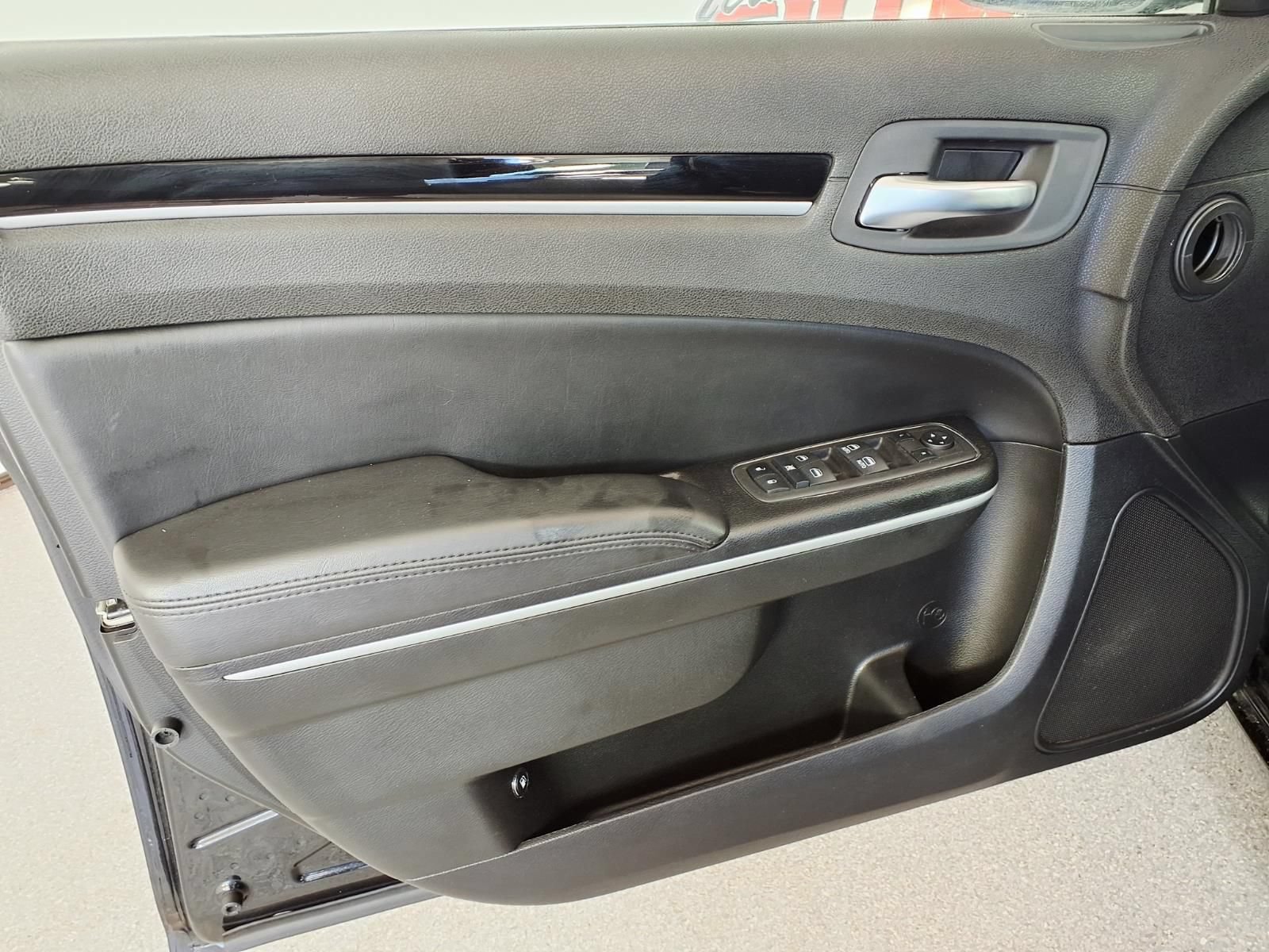 Used 2023 Chrysler 300 Touring RWD image 13