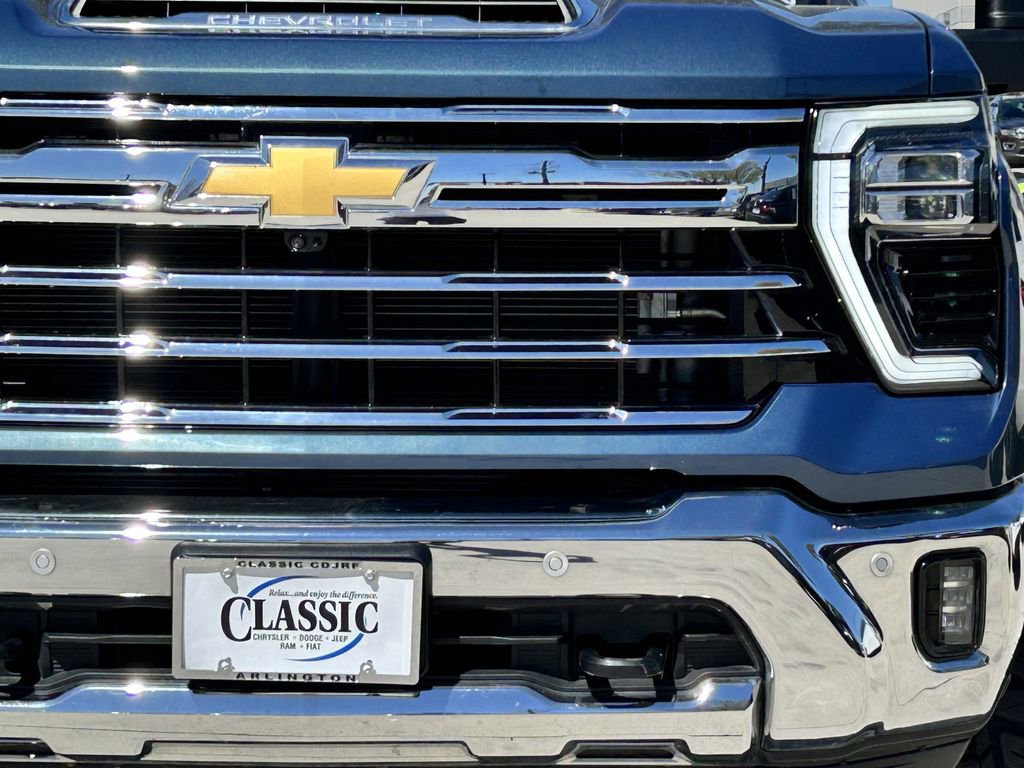 Used 2024 Chevrolet Silverado 2500 LTZ w/ LTZ Convenience Package image 7