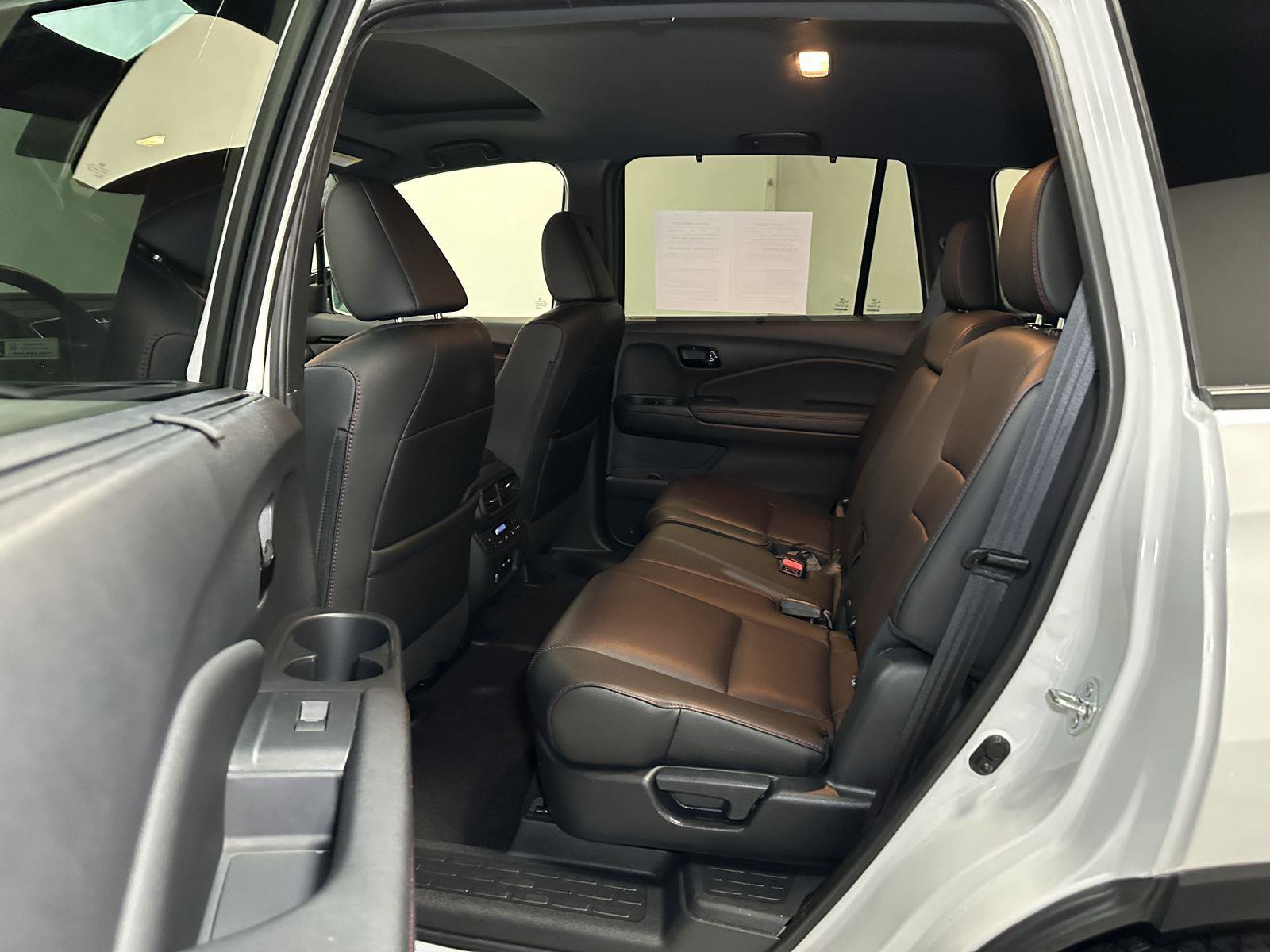 Certified 2024 Honda Passport Black Edition image 32