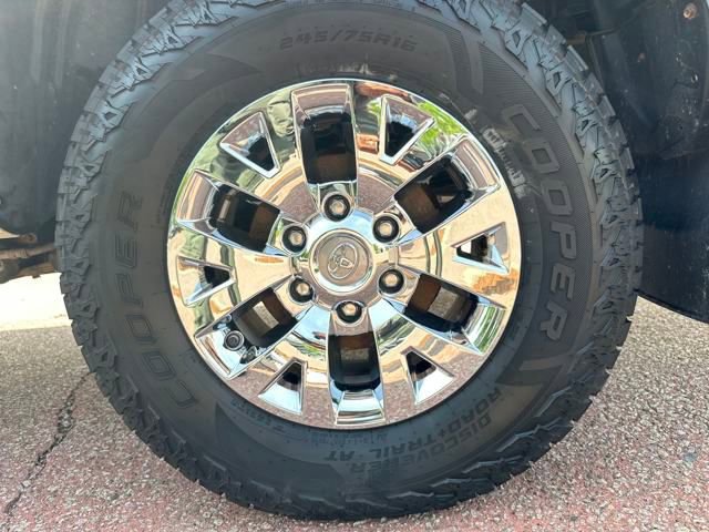 Used 2019 Toyota Tacoma SR5 image 32