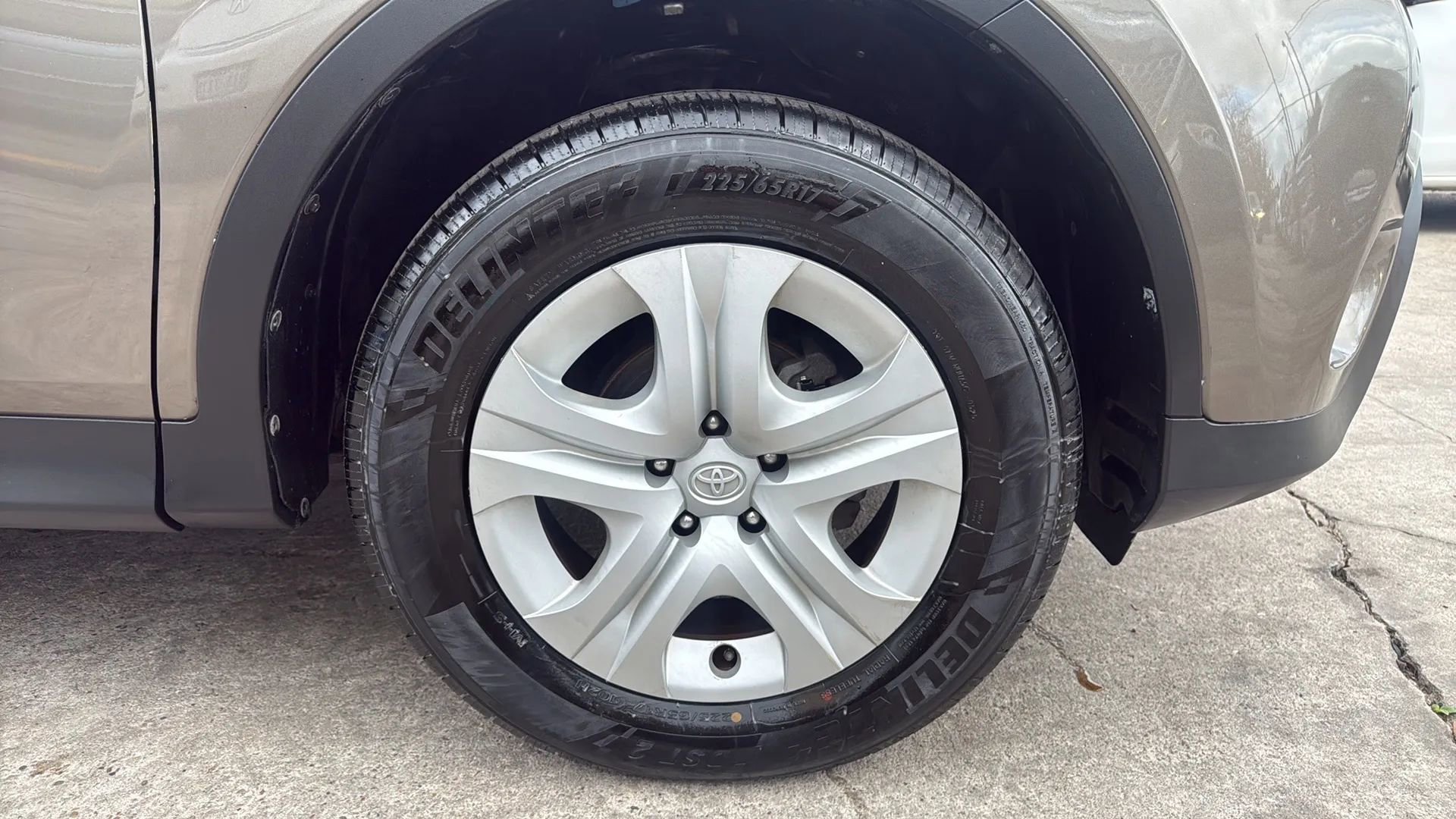 Used 2013 Toyota RAV4 LE image 26