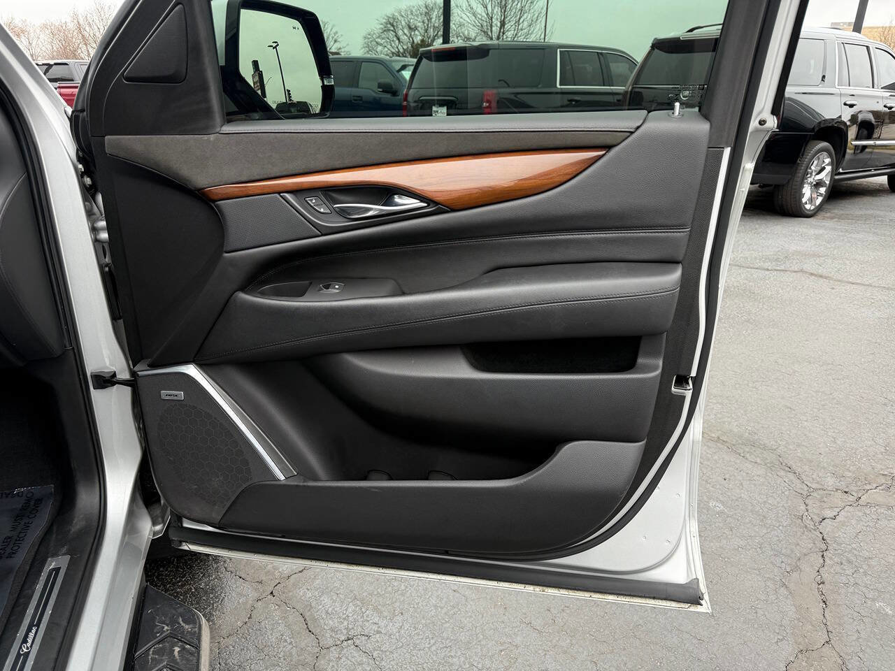 Used 2020 Cadillac Escalade ESV Luxury AWD/4WD image 24