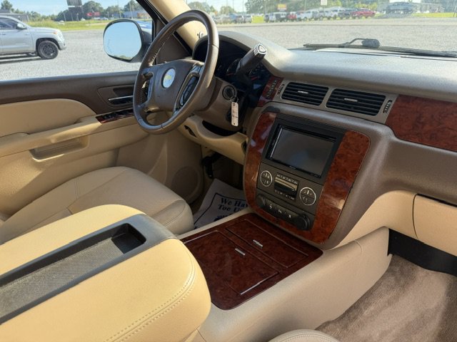 Used 2011 Chevrolet Avalanche LTZ RWD image 11