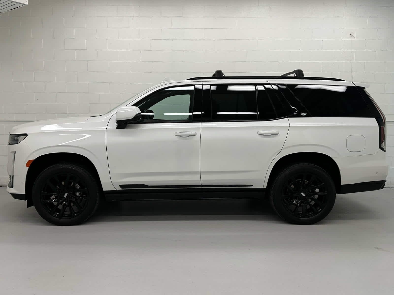 Used 2024 Cadillac Escalade Sport w/ LPO, ONYX Package AWD/4WD image 3