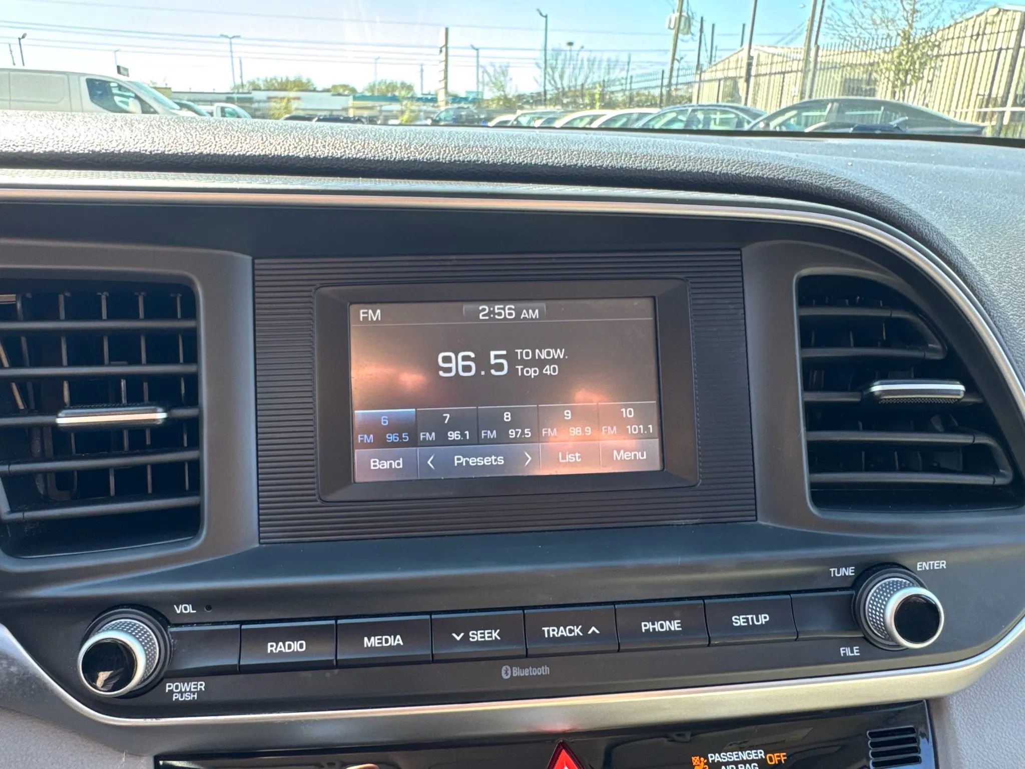 Used 2020 Hyundai Elantra SE image 39