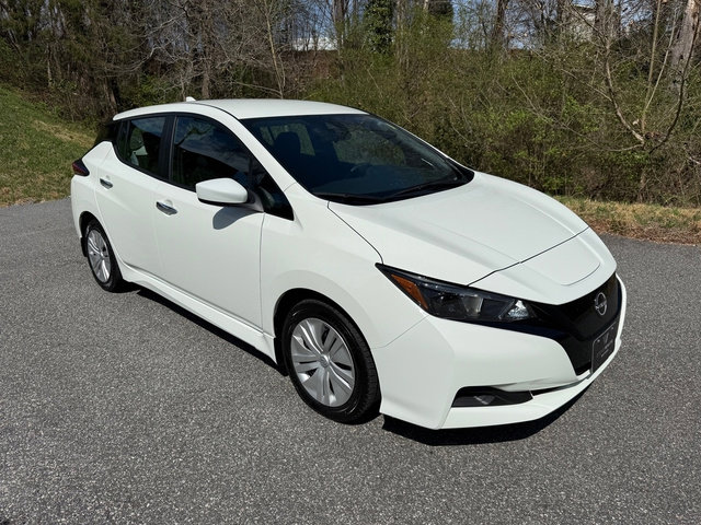Used 2025 Nissan Leaf S image 4