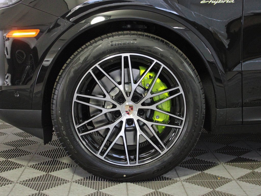 Certified 2026 Porsche Cayenne E-Hybrid Coupe AWD/4WD image 40