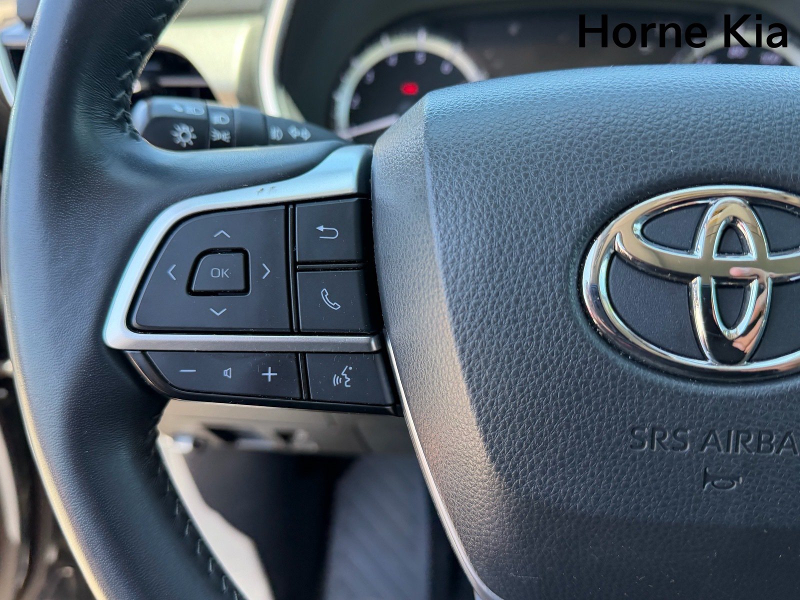 Used 2023 Toyota Highlander XLE FWD image 33