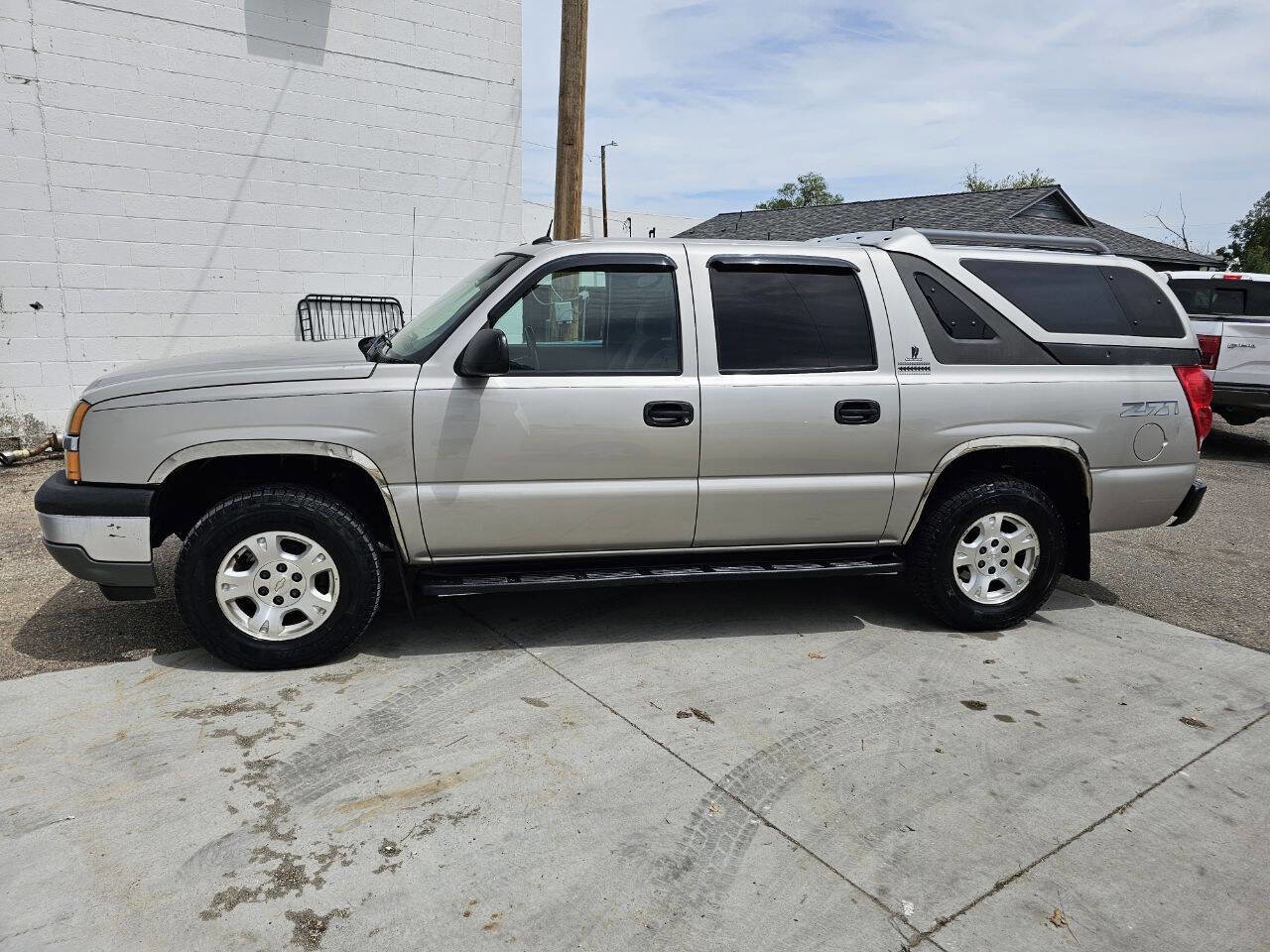 Used 2005 Chevrolet Avalanche Z71 w/ Preferred Equipment Group AWD/4WD image 3