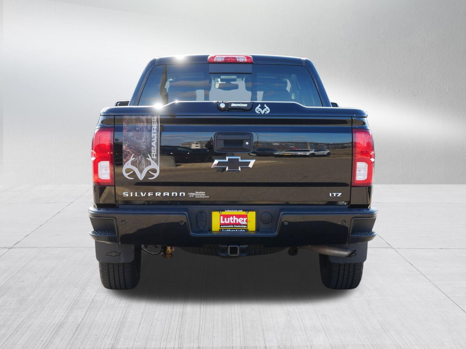 Used 2017 Chevrolet Silverado 1500 LTZ Z71 w/ Realtree Edition AWD/4WD image 6