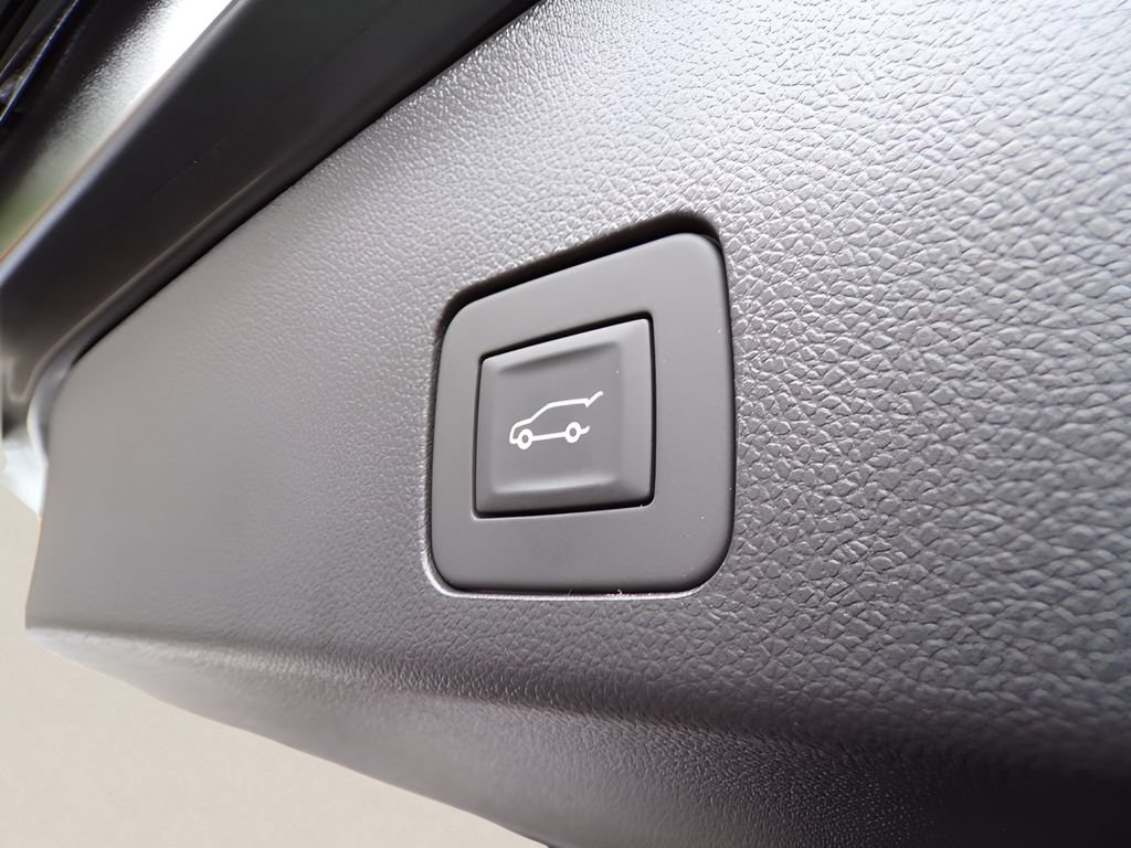 Used 2025 Buick Encore GX Sport Touring w/ Comfort Package FWD image 9
