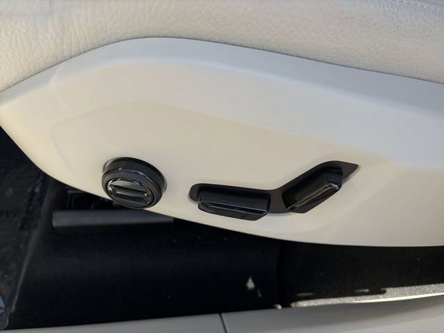 Used 2024 Volvo XC60 B5 Plus AWD/4WD image 22