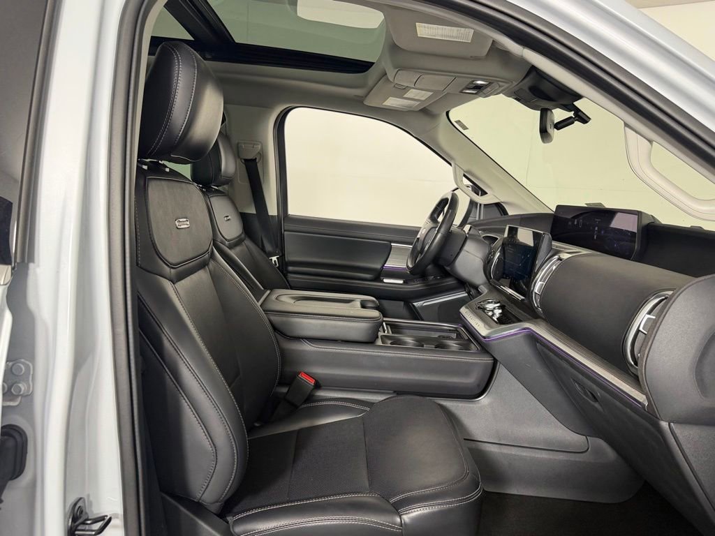 Used 2025 Ford Expedition Platinum AWD/4WD image 32