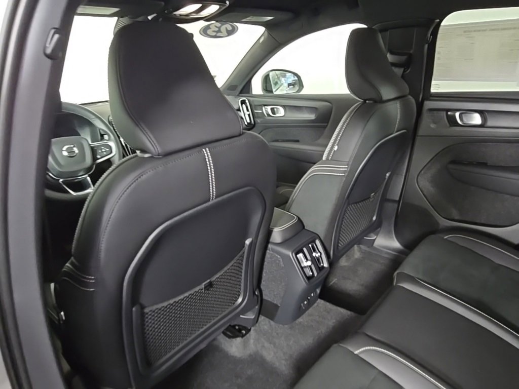 Certified 2023 Volvo C40 P8 Recharge Ultimate image 20